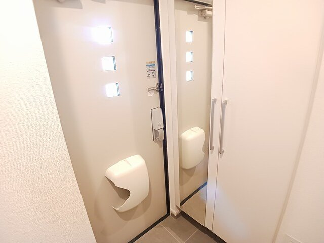 グリーンヒルズＢの玄関|明るい玄関です