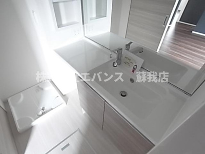 【独立洗面台】 | D-ROOM新宿Ⅰ-A | 独立洗面台、小物を置くことができて便利です