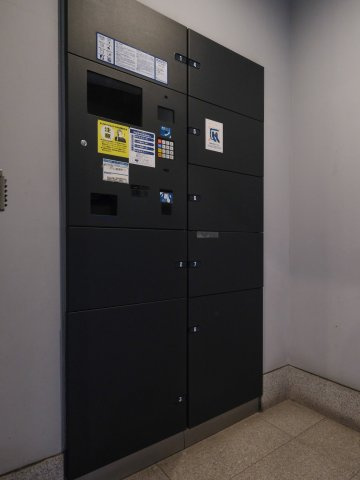 パーク・ホームズ市ヶ谷の設備|◆宅配ボックス◆24時間いつでも荷物受け取りが可能。プライベートの時間を邪魔されず、配達時間も気にせず過ごすことができる便利な設備です