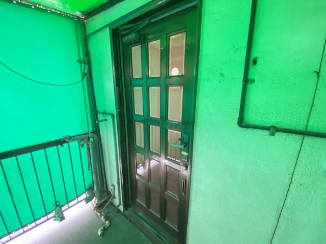 岡2丁目店舗2階部分の玄関