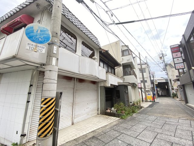 岡2丁目店舗2階部分の外観