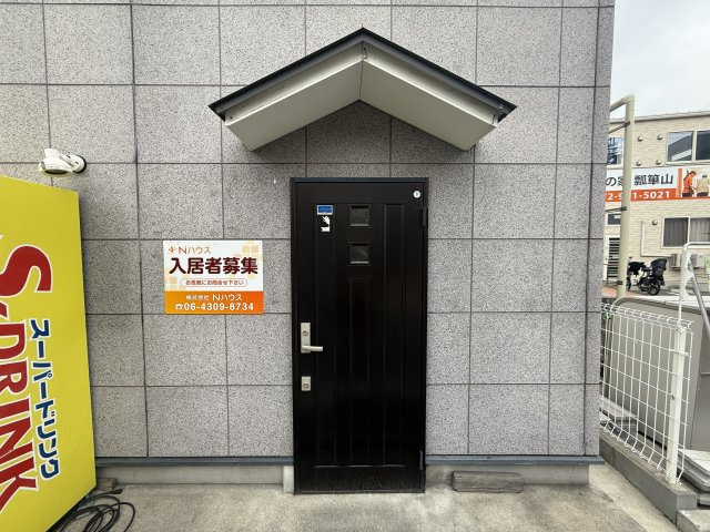 東大阪市南四条町テナントのエントランス
