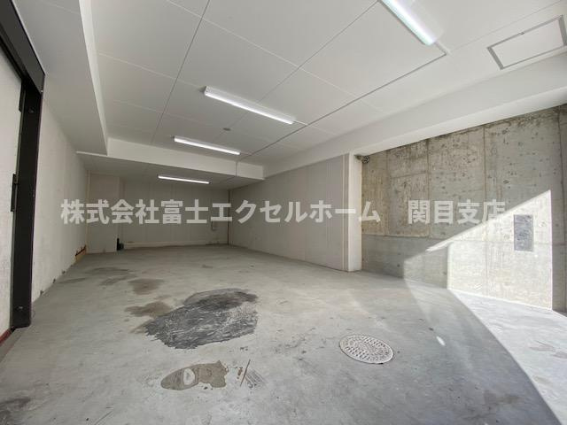 ヒューマンレア京橋の駐車場