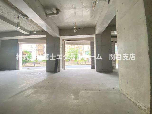 光琳１階路面テナントの内装