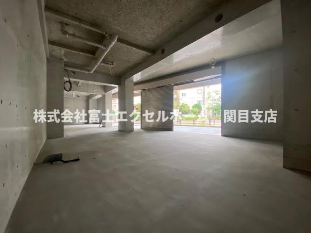 光琳１階路面テナントの内装