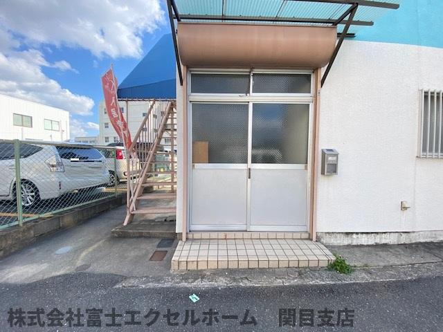 中東貸倉庫の外観
