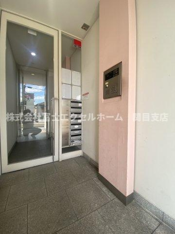 マンションCASA２階店舗事務所のエントランス