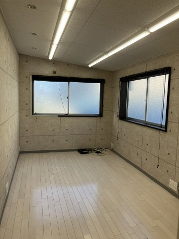 東大阪市新上小阪の倉庫
