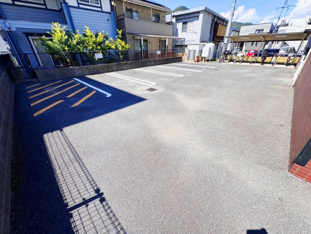 パレドゥロセアンの駐車場