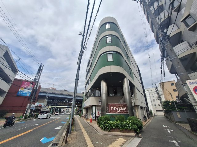 八尾市東本町３丁目の店舗事務所の駐車場