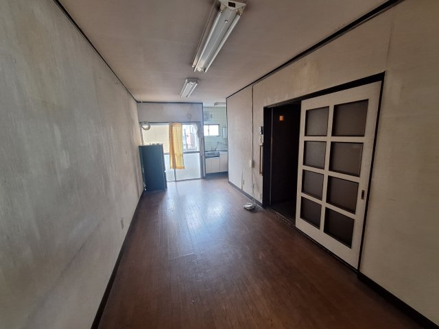 藤井寺市沢田住居付店舗の居間・リビング