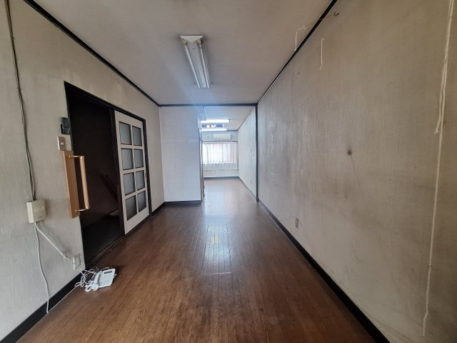 藤井寺市沢田住居付店舗の居間・リビング