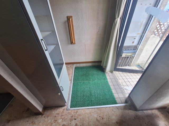 藤井寺市沢田住居付店舗の玄関