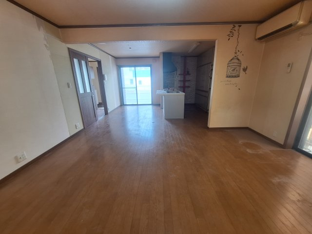 東大阪市善根寺町貸家の居間・リビング