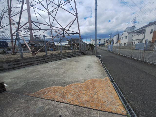 東大阪市善根寺町貸家の駐車場