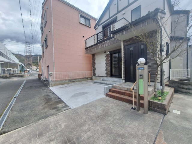 東大阪市善根寺町貸家の駐車場