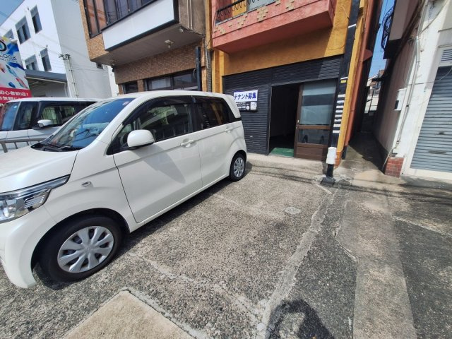 志紀町南住居付倉庫の駐車場
