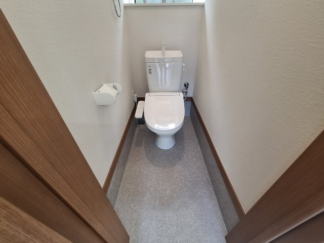 汐ノ宮駅前賃貸物件のトイレ