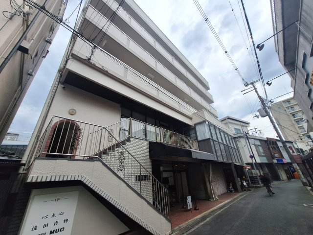 上田ビル1階の外観