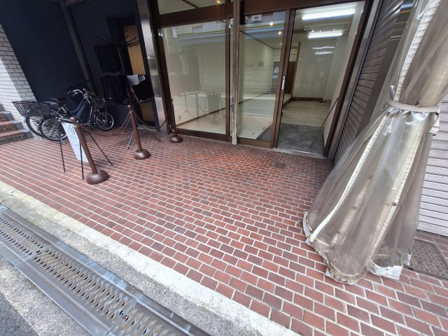 上田ビル1階の外観