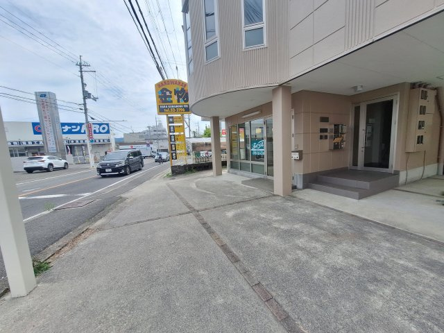 グリーンスクエアの駐車場|店舗前無料（サイズ要確認）