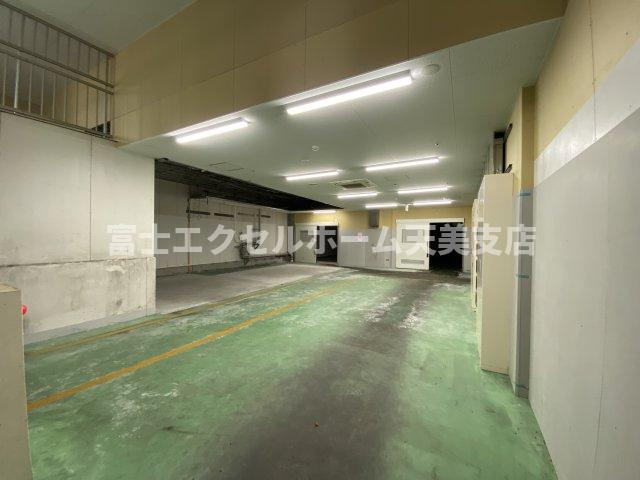 シーサイドレジデンスコスモスクエア駅前1階店舗の駐車場