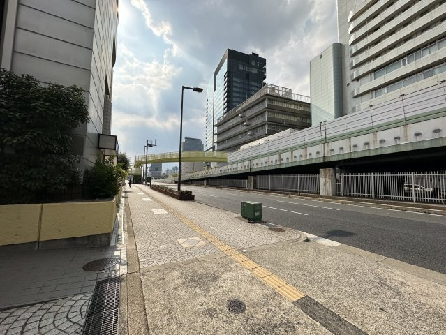 大阪市教育会館東棟の周辺