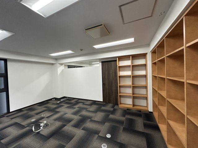 TOYO大手前ビルの洋室