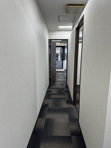 TOYO大手前ビルの洋室