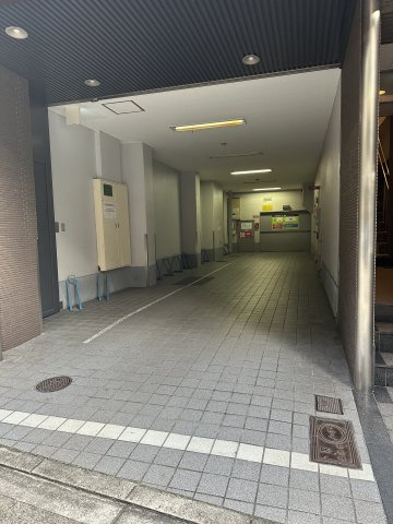 TOYO大手前ビルの駐車場