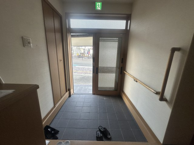 吉田1丁目貸店舗の玄関