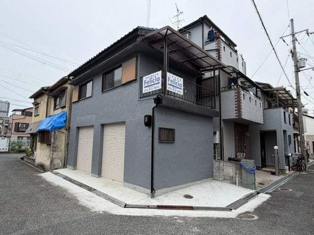 南中振2丁目ガレージハウスの外観