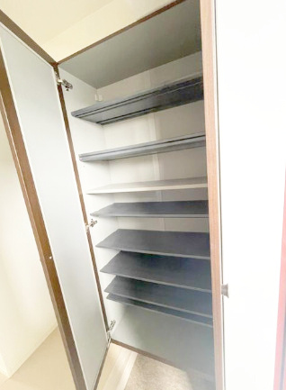 熊本市中央区古桶屋町の賃貸マンションの玄関|ゆったりとした玄関です