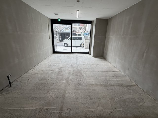 Krystal Fimeth 2番館