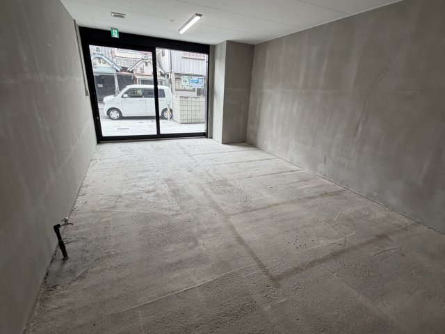 Krystal Fimeth 2番館