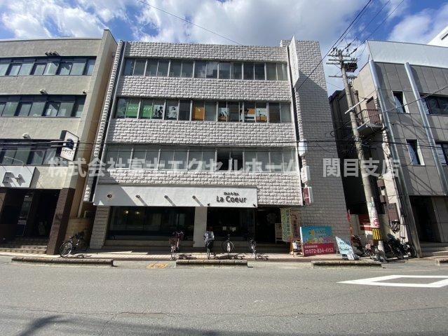 ハウスバンクビルの外観
