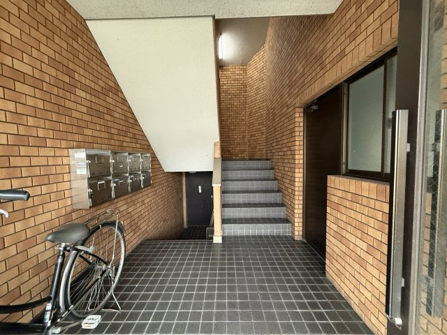 廣谷ビルテナントのエントランス