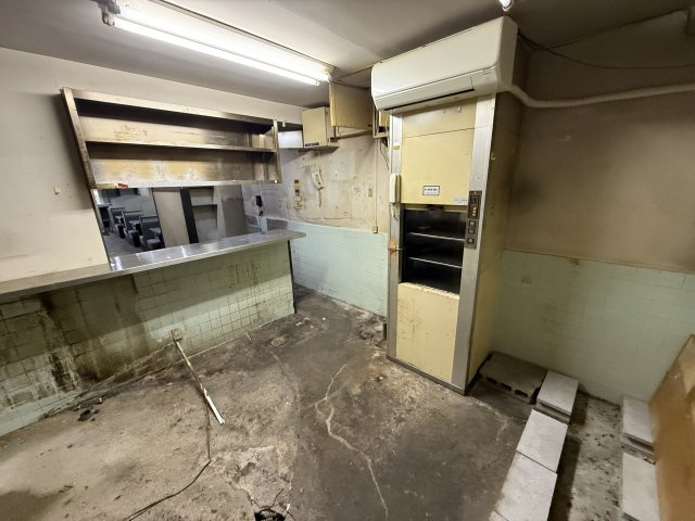  焼肉店跡２階建店舗