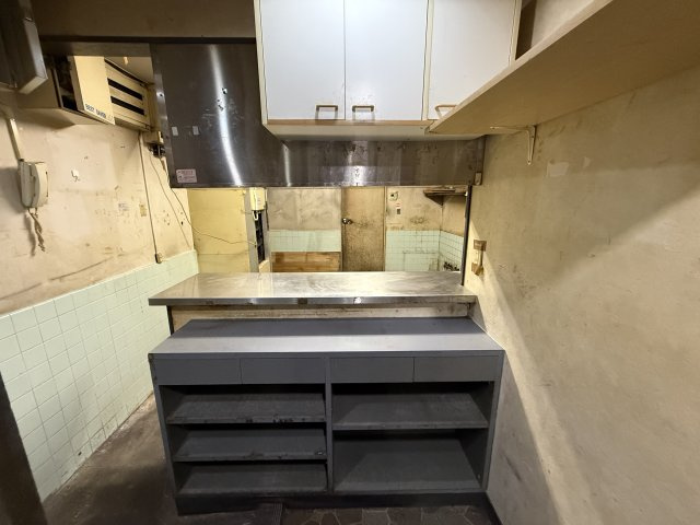  焼肉店跡２階建店舗