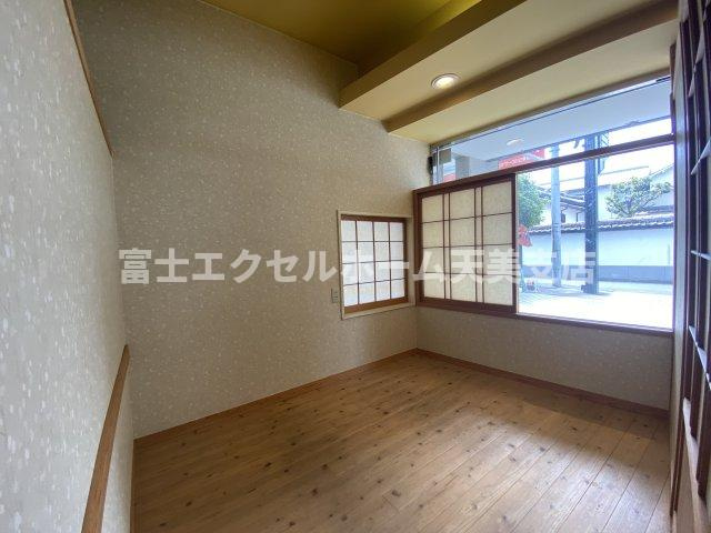 クリスタルプラザⅡの居間・リビング