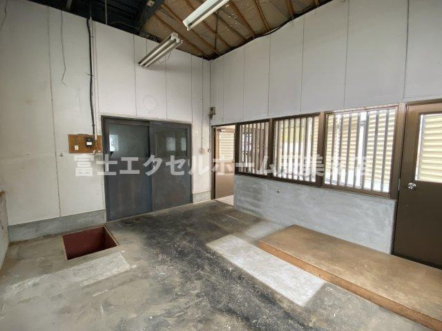 平尾　倉庫付き店舗の内装