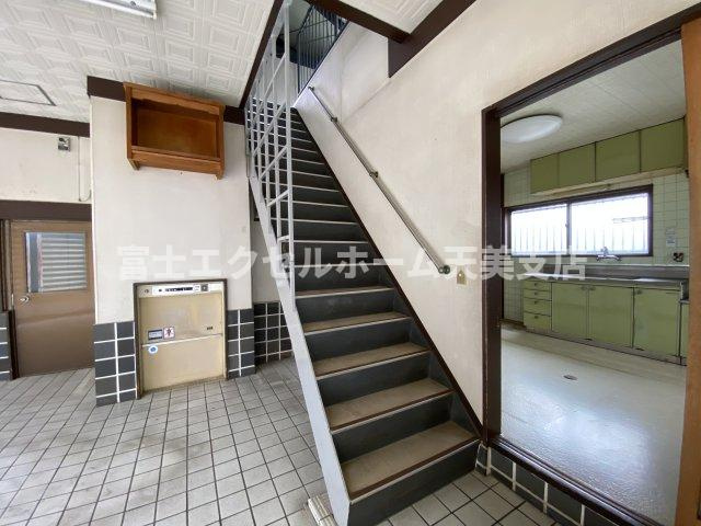 平尾　倉庫付き店舗の内装