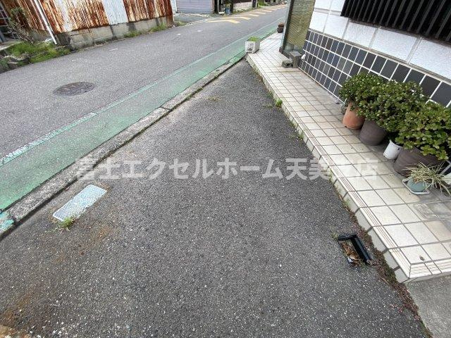 平尾　倉庫付き店舗の外観