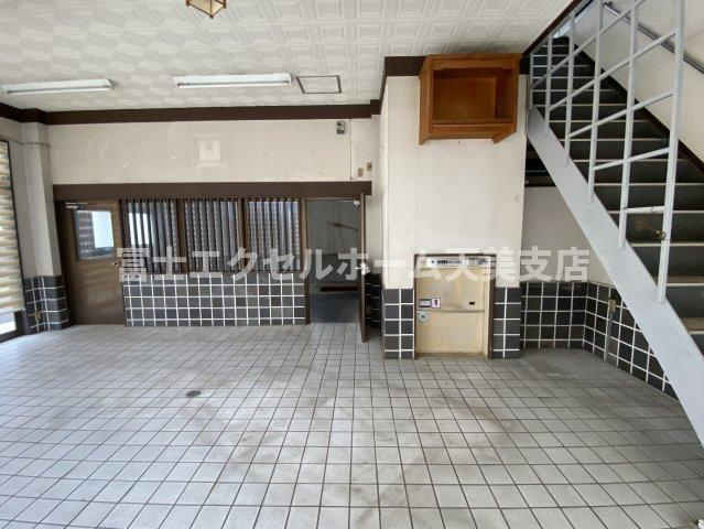 平尾　倉庫付き店舗の内装