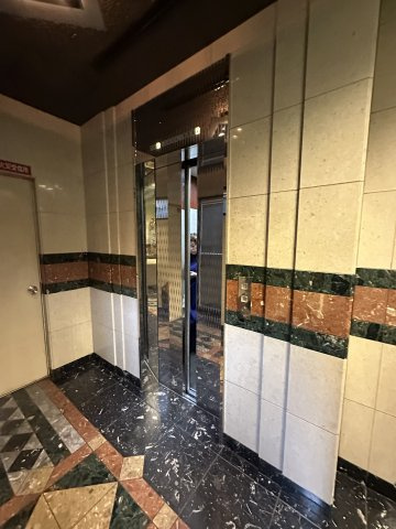 大阪谷町ビルのロビー