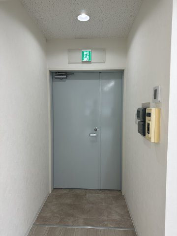 大阪谷町ビルの玄関