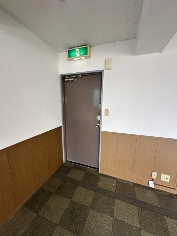 ロイヤルハイツの玄関