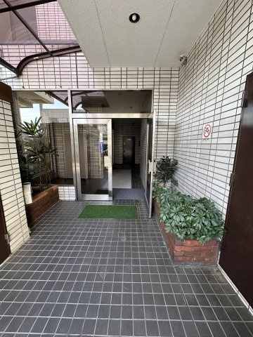 ロイヤルハイツのエントランス