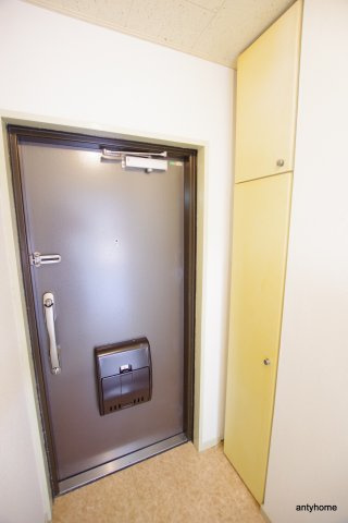 ネオハイツ新大阪　仲介手数料無料の玄関