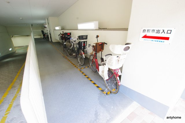 ネオハイツ新大阪　仲介手数料無料の駐車場